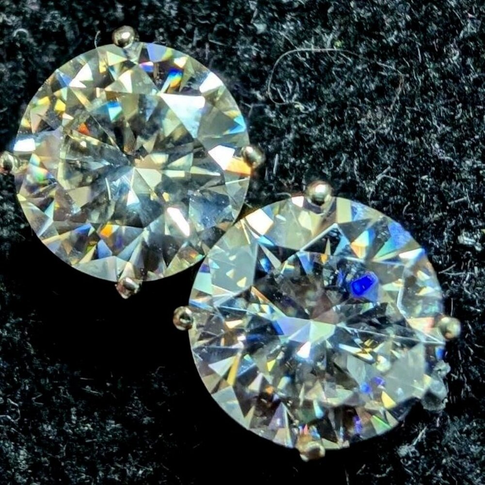 14K White Gold 2G Moissanite 3.5Ct Earrings Made in Canada. Has appraisal
